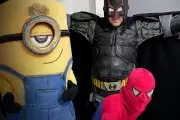 🥳 Batman y Spider-Man presentes en Villa Castells por el Día del Niño